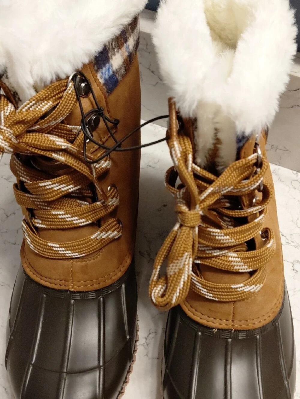 NEW Maurices PACKAWAY Whitney Cognac Plaid Duck Boot Size 9 Womens Fur